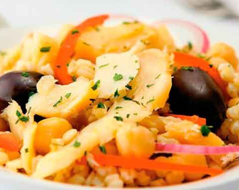 Salada de bacalhau com grãos