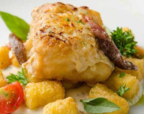 A receita de bacalhau fresco à Vicentina é uma das mais tradicionais, mas, não sem motivo, afinal, o resultado é um prato delicioso e requintado. Vamos aos ingredientes.