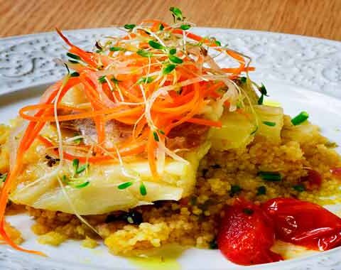 Salada de cuscuz marroquino com bacalhau