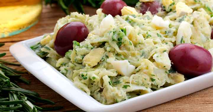Salada de bacalhau com batatas e grão-de-bico