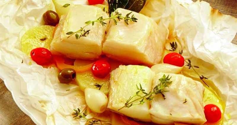 Receita de bacalhau com legumes no papelote