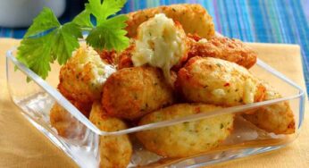 Bolinho de Arroz com Bacalhau e Queijo Parmesão Ralado