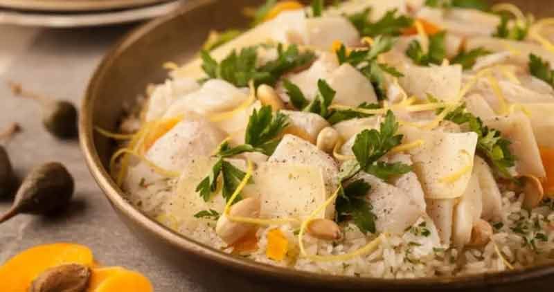 Arroz de bacalhau com damascos e amêndoas