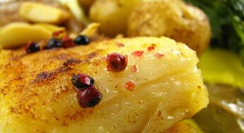 Bacalhau de Forno Assado com Batatas Bolinha no Azeite