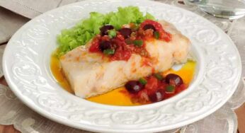 Lombo de Bacalhau ao Molho de Tomate Pelado