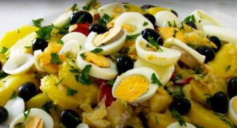 Bacalhau à Gomes de Sá com Azeitonas e Pimentão Fatiado