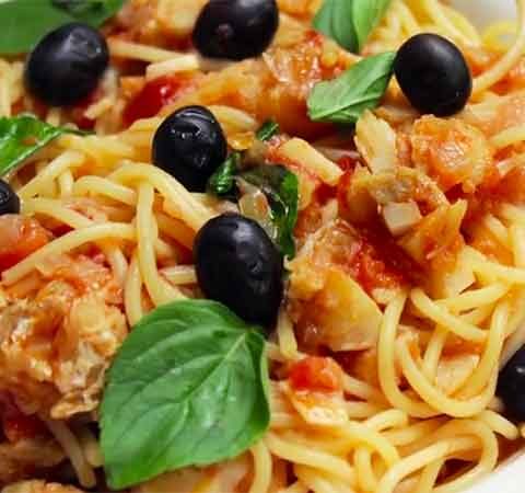 Espaguete com Bacalhau e Tomate Pelado