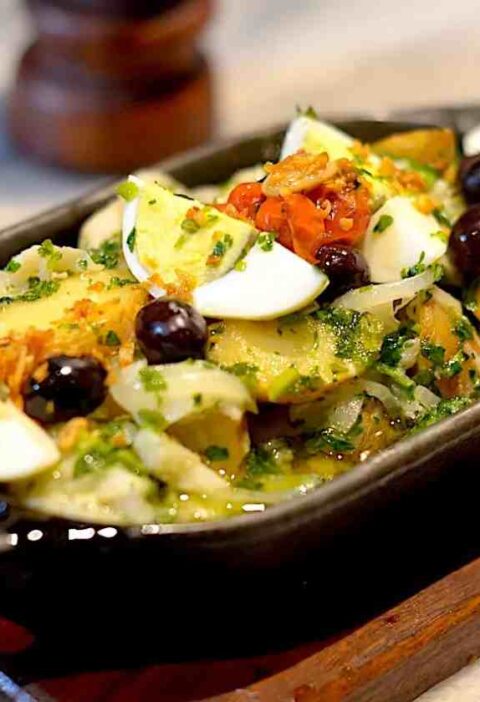 Bacalhau à Portuguesa com Batatas ao Vapor