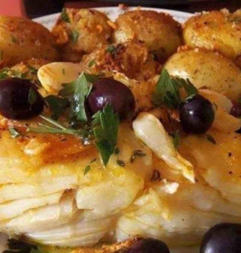 Bacalhau com Batatas ao Murro e Cebolas Caramelizadas